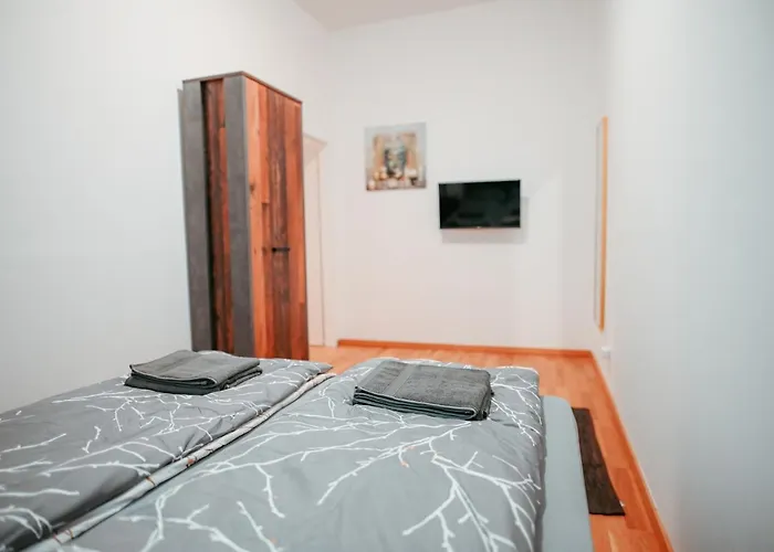 4 Apartment *